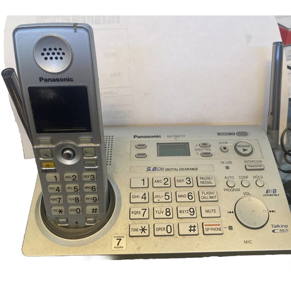 Panasonic Phones KX-TG5777 5.8GHz Cordless Expandable Digital w/3 Handsets - Picture 2 of 11